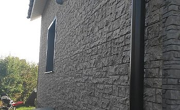 Установка винилового сайдинга под камень